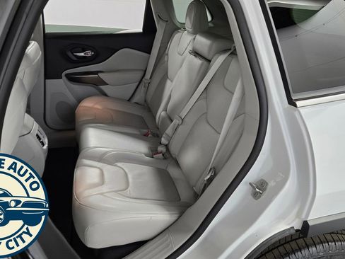 Used 2021 Jeep Cherokee Limited image 32