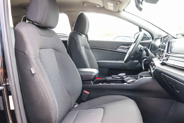 Certified 2023 Kia Sportage LX AWD/4WD image 17