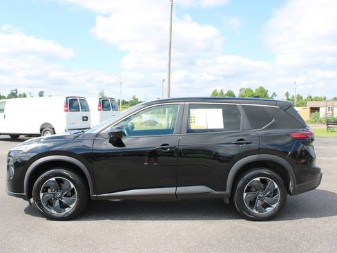 Used 2024 Nissan Rogue SV AWD/4WD image 6