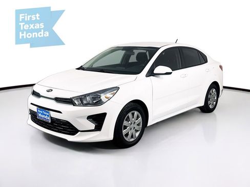 Used 2021 Kia Rio LX image 3