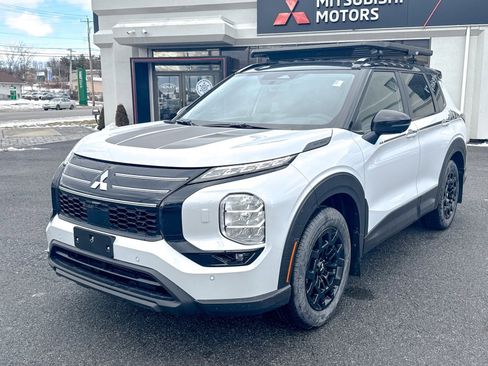 New 2026 Mitsubishi Outlander AWD image 3