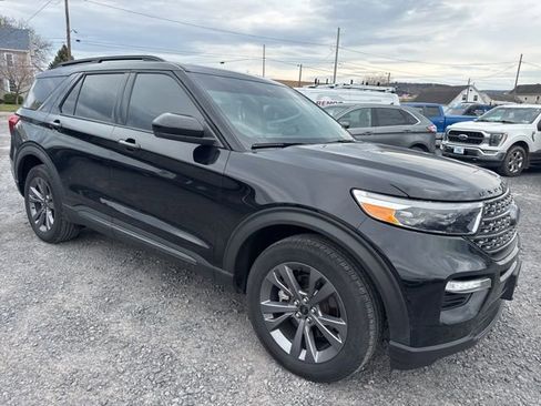 Used 2023 Ford Explorer XLT w/ Equipment Group 202A image 4