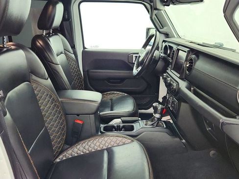 Used 2022 Jeep Wrangler Unlimited Sahara image 24