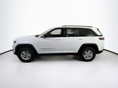 Used 2023 Jeep Grand Cherokee Laredo image 8