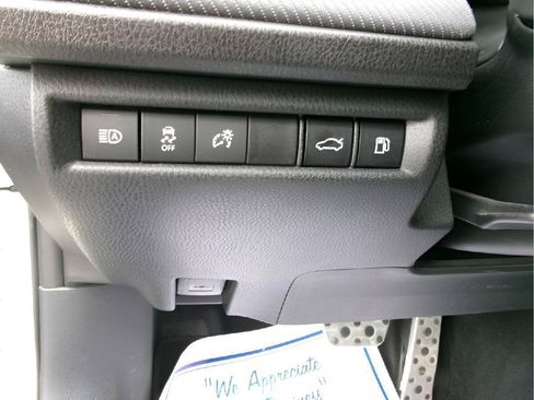 Used 2025 Toyota Camry SE FWD image 15