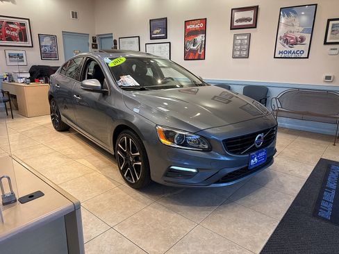 Used 2018 Volvo S60 T5 Dynamic w/ Vision Package image 2
