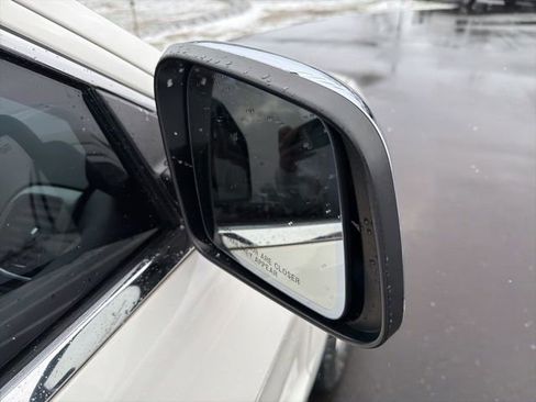 Used 2011 Jeep Grand Cherokee Overland image 5