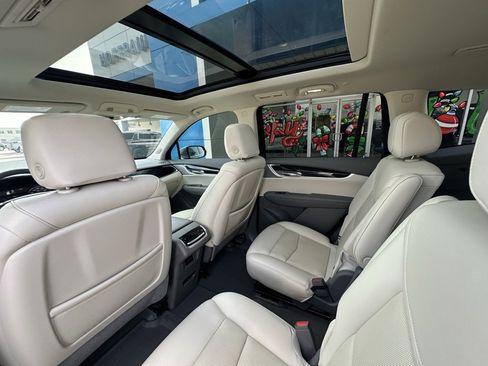 Used 2021 Cadillac XT6 Premium Luxury image 18