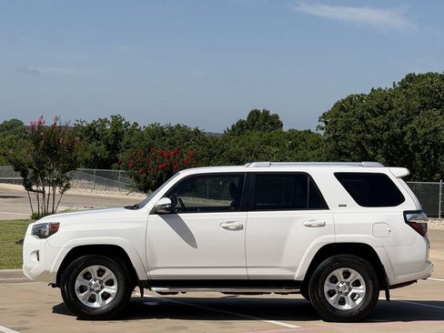 Used 2017 Toyota 4Runner SR5 Premium RWD image 3