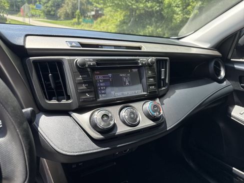 Used 2015 Toyota RAV4 LE AWD/4WD image 13
