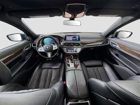 Used 2022 BMW 750i xDrive w/ M Sport Package AWD/4WD image 10