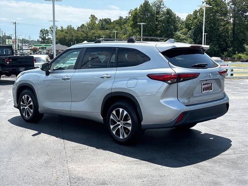 Used 2023 Toyota Highlander XLE FWD image 26