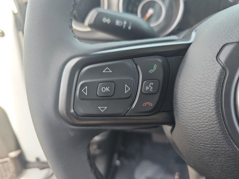 Used 2023 Jeep Gladiator Sport AWD/4WD image 16