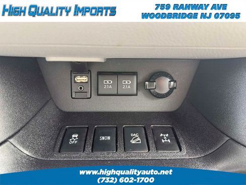 Used 2018 Toyota Highlander XLE AWD/4WD image 38