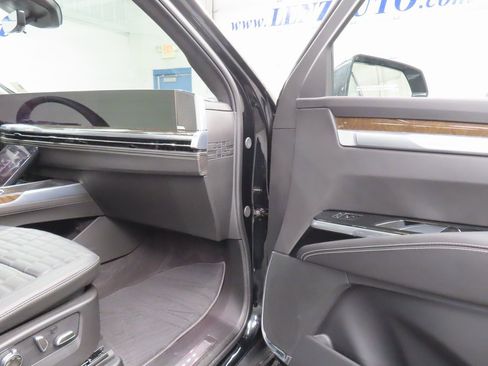 Used 2026 Cadillac Escalade Platinum Sport w/ LPO, Floor Liner Package image 31
