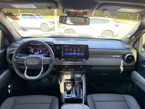 Used 2025 Chevrolet Colorado ZR2 w/ Midnight Edition image 12