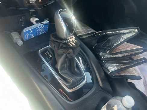 Used 2017 Nissan Rogue SV w/ Midnight Edition image 9