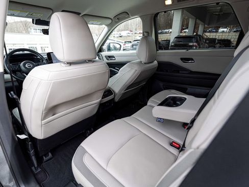 Used 2023 Nissan Pathfinder SL AWD/4WD image 28