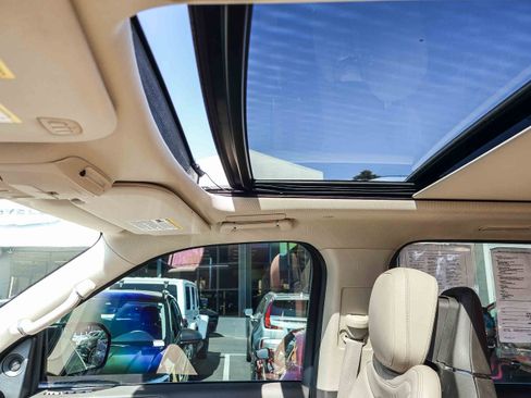 Used 2023 Lincoln Navigator Reserve image 9