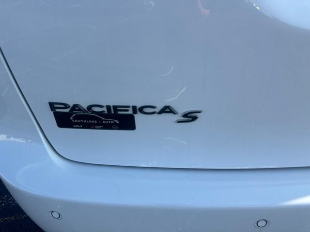 Used 2025 Chrysler Pacifica Limited FWD image 35