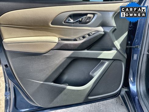 Used 2022 Chevrolet Traverse LS image 23