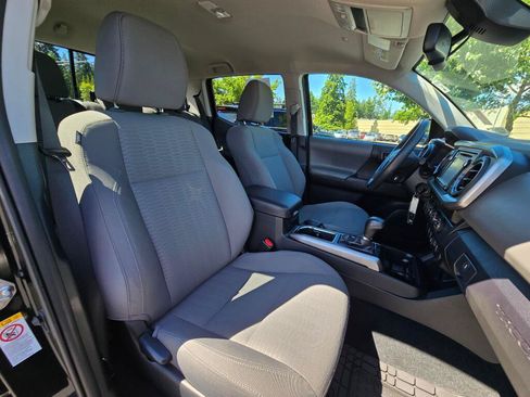 Used 2019 Toyota Tacoma SR5 AWD/4WD image 7