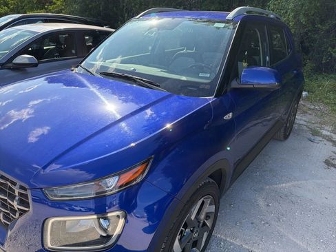 Used 2025 Hyundai Venue SEL FWD image 1
