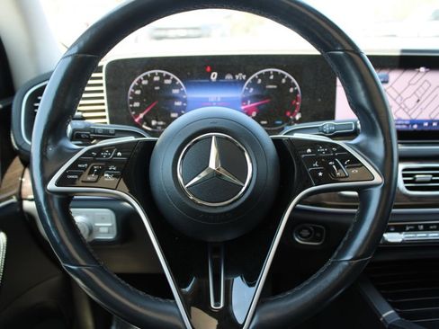 Used 2024 Mercedes-Benz GLS 450 4MATIC image 31