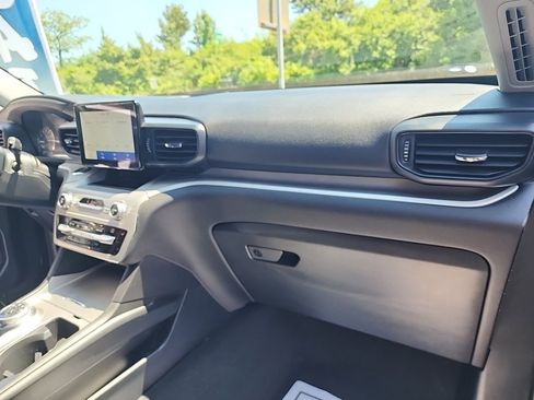 Used 2021 Ford Explorer XLT AWD/4WD image 33