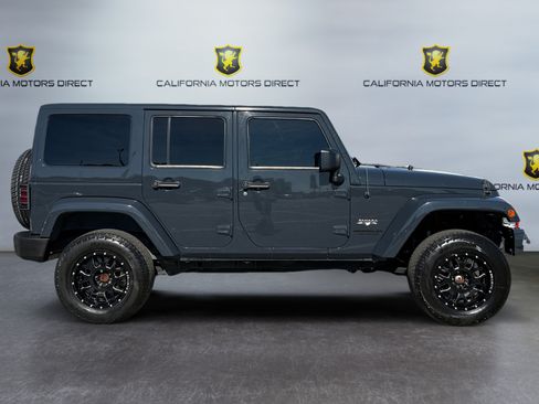 Used 2016 Jeep Wrangler Unlimited Sahara w/ Connectivity Group AWD/4WD image 6