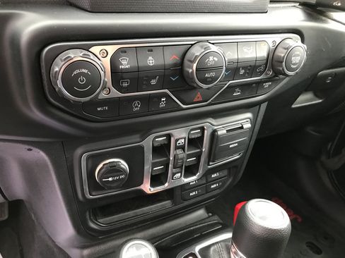 Used 2020 Jeep Gladiator Sport AWD/4WD image 18