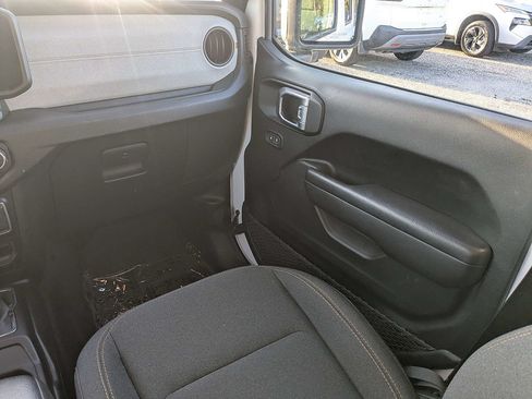 Used 2024 Jeep Wrangler Unlimited Sport AWD/4WD image 17