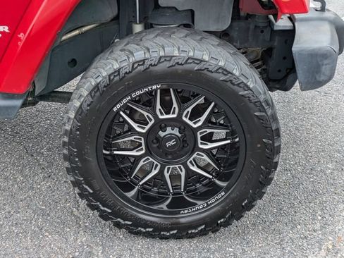 Used 2012 Jeep Wrangler Unlimited Sahara AWD/4WD image 11