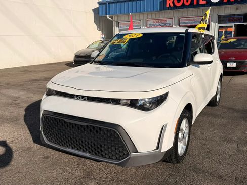 Used 2024 Kia Soul LX w/ Option Group 015 FWD image 4