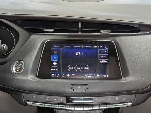 Used 2023 Cadillac XT4 Luxury w/ Cold Weather Package AWD/4WD image 19