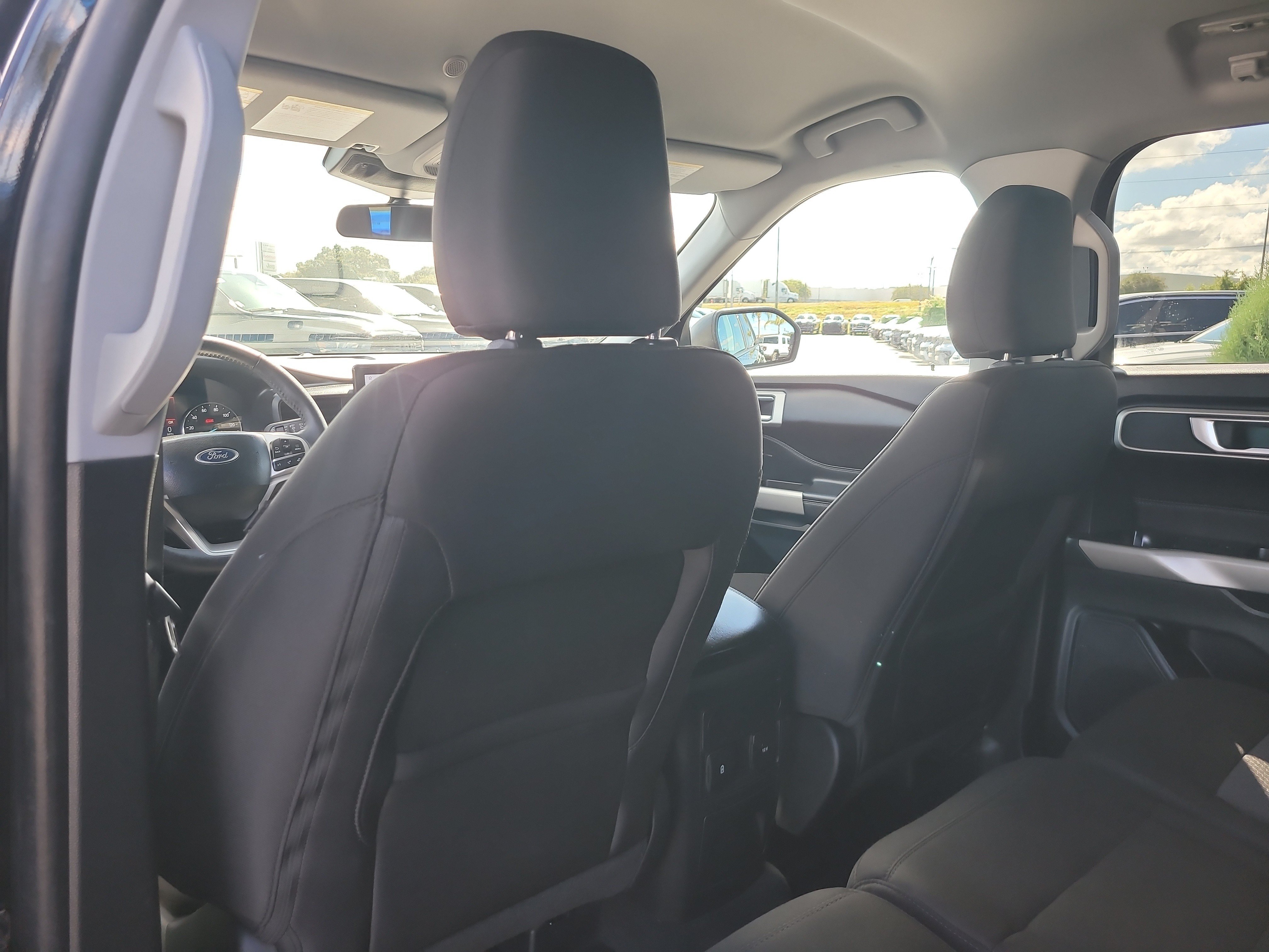 Used 2023 Ford Explorer XLT RWD image 13