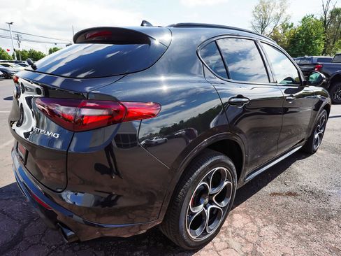 Used 2023 Alfa Romeo Stelvio Veloce AWD/4WD image 6