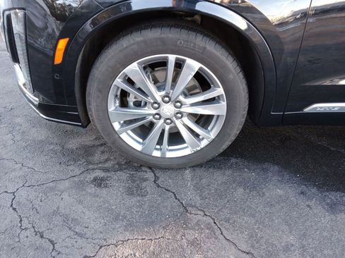 Used 2023 Cadillac XT6 Premium Luxury w/ Technology Package image 6