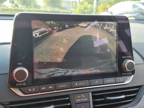 Used 2025 Nissan Altima 2.5 SV FWD image 18