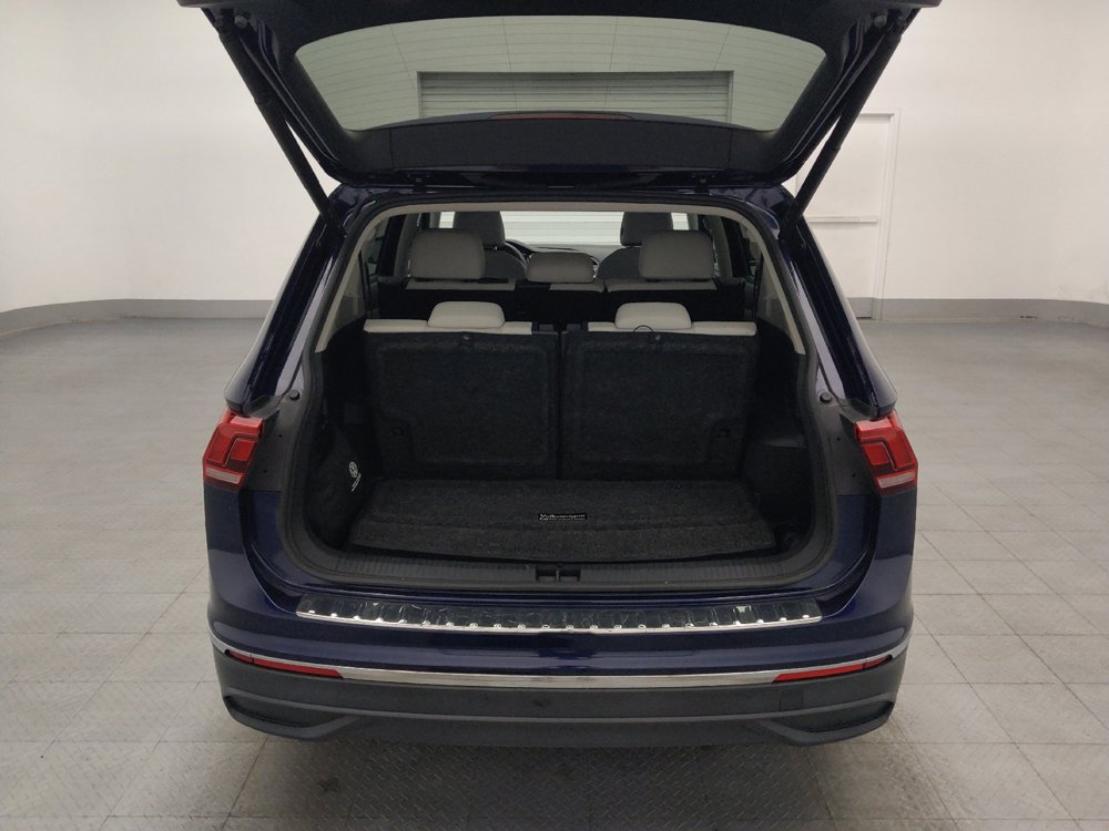 Used 2023 Volkswagen Tiguan SE w/ Panoramic Sunroof Package FWD image 29