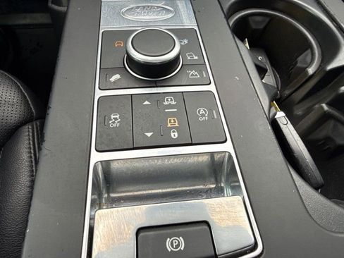 Used 2020 Land Rover Discovery Landmark image 31