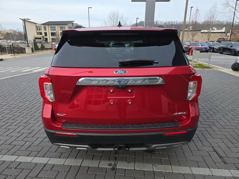 Used 2021 Ford Explorer XLT w/ Equipment Group 202A image 6