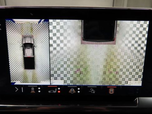 Used 2024 GMC Sierra 2500 SLT w/ SLT Premium Package image 17