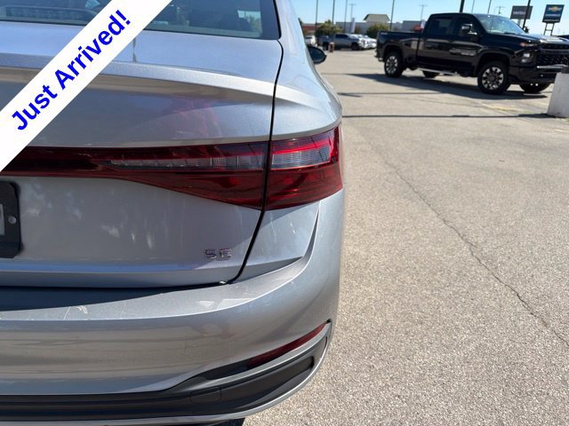 Used 2025 Volkswagen Jetta SE FWD image 17