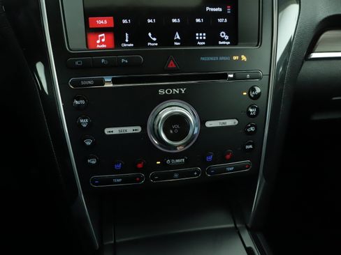 Used 2017 Ford Explorer Limited w/ Equipment Group 301A FWD image 20