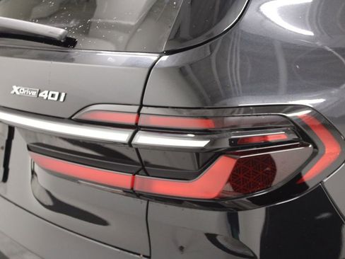 Used 2024 BMW X7 xDrive40i AWD/4WD image 8