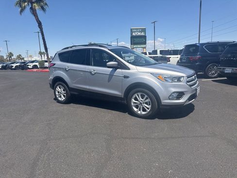 Used 2018 Ford Escape SE FWD image 6