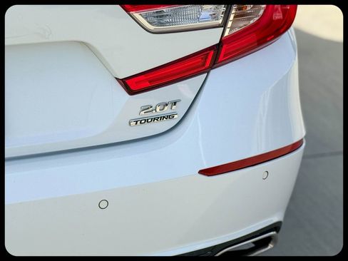 Used 2018 Honda Accord Touring image 9