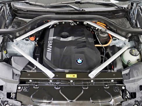 Used 2025 BMW X5 xDrive50e w/ M Sport Package AWD/4WD image 40