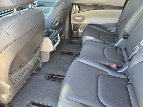 New 2026 Kia Carnival FWD image 19